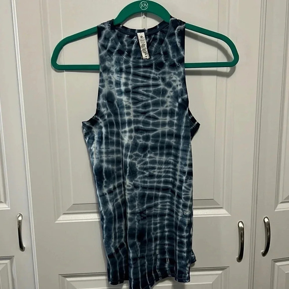 Women’s Lululemon Tank with open back - Picture 1 of 7